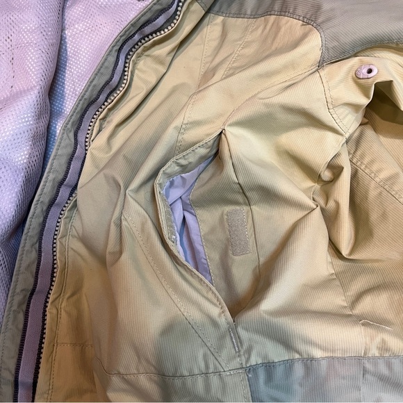 Columbia Women’s Light Green Front Zip Up Jacket Hooded Size Medium Windbreaker - Picture 10 of 12